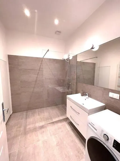 Brand New Spacious & Stylish Aptmt In City-Centre Vienna Austria
